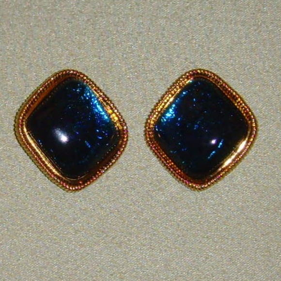 KENNETH JAY LANE Caprianti Collection for Avon Earrings - Picture 5 of 14